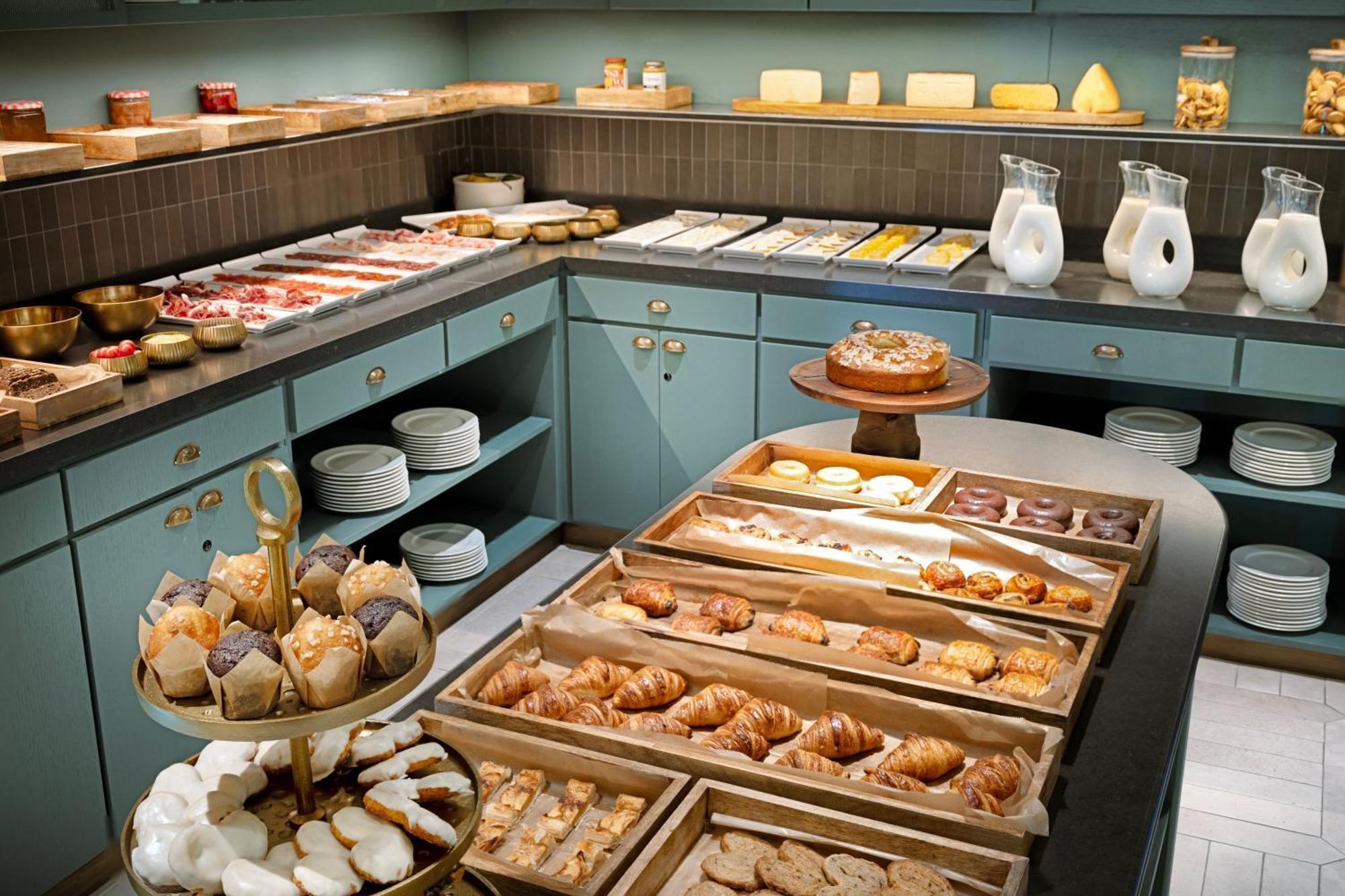 Отель The Westin Madrid Cuzco Экстерьер фото